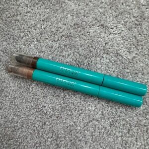 Thrive Causemetics Waterproof Eyeshadow Sticks Riji (Cocoa) & Dr Q (Bronze)